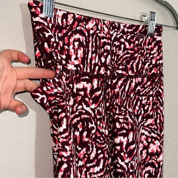 Under Armour Women’s XS Compression 19” Capris Activewear Tights - Burgundy - Picture 3 of 8